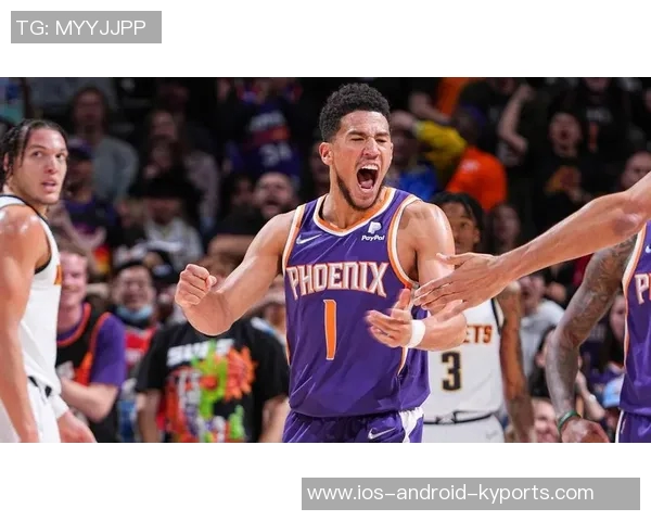 布克半场展现得分能力9投4中贡献14分2板5助表现抢眼