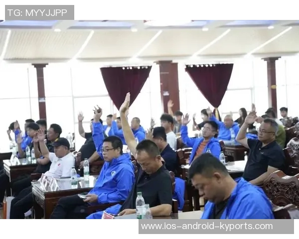 足球协会召开三大重要会议聚焦注册转会与教练员发展策略