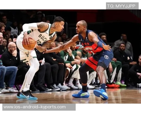 米德尔顿重返赛场半场表现抢眼贡献10分并助攻字母哥制造犯规